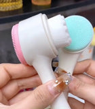 Brosse nettoyante et massante pour pate de chien