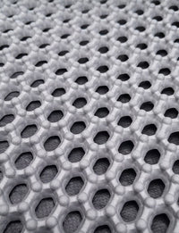 Avec sa double peau imperméable , ce tapis est devenu l'indispensable des maisons