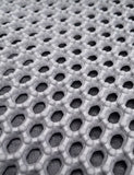 Avec sa double peau imperméable , ce tapis est devenu l'indispensable des maisons